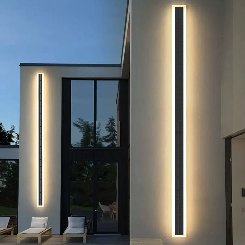 Outdoor wall lamp