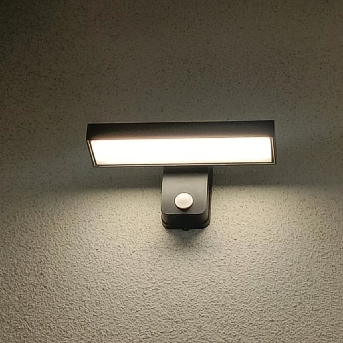 Outdoor wall lamp